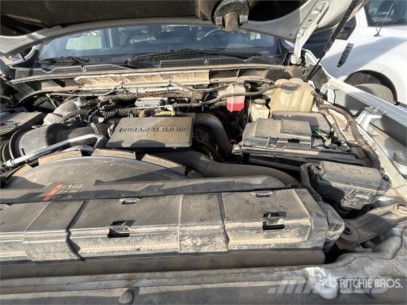 GMC Sierra 3500HD SLE 4x4 Crew Cab Pickup Otros