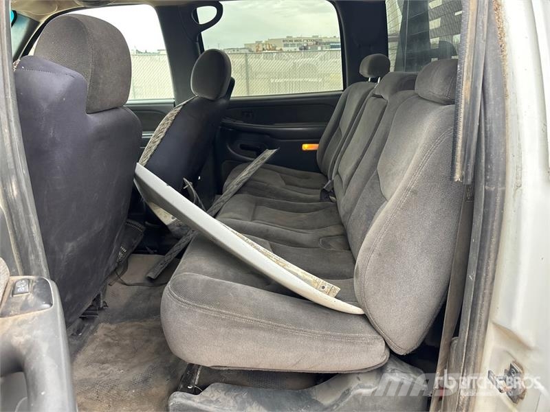 GMC Sierra 3500HD SLE 4x4 Crew Cab Flatbed Truck Platós / Ponyvás teherautók