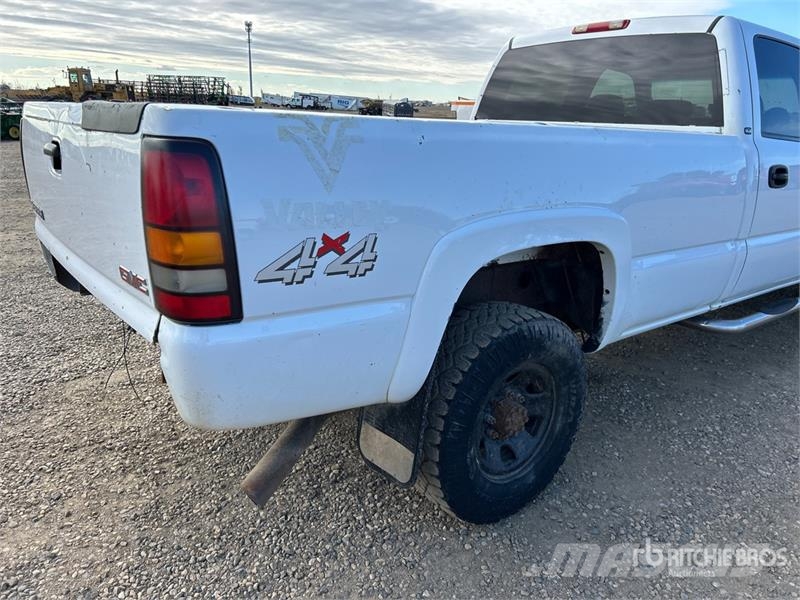 GMC Sierra 3500HD SLE 4x4 Crew Cab Pickup 其他