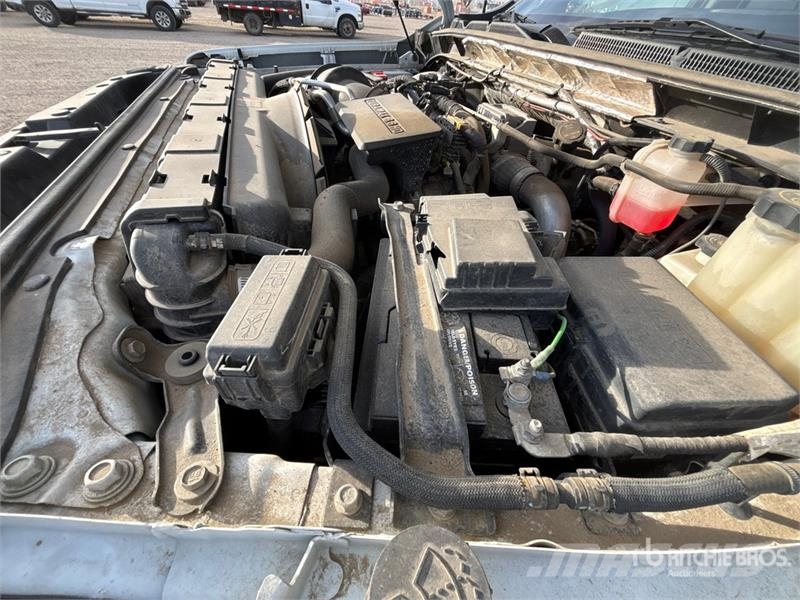 GMC Sierra 3500HD SLE 4x4 Crew Cab Pickup Otros