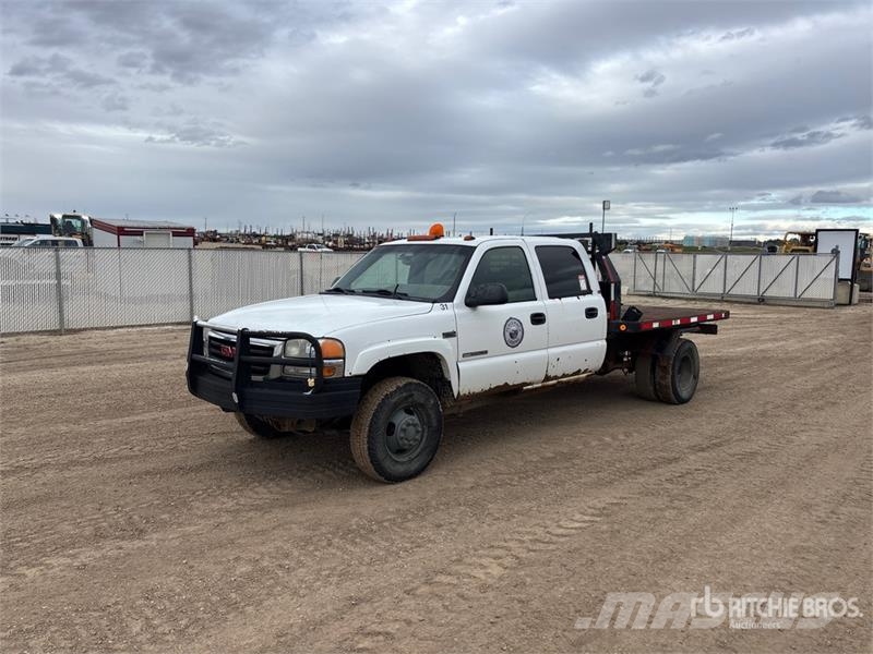 GMC Sierra 3500HD SLE 4x4 Crew Cab Flatbed Truck Platós / Ponyvás teherautók