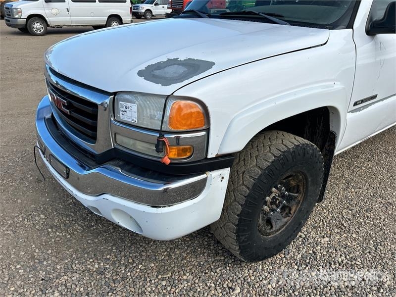 GMC Sierra 3500HD SLE 4x4 Crew Cab Pickup 其他