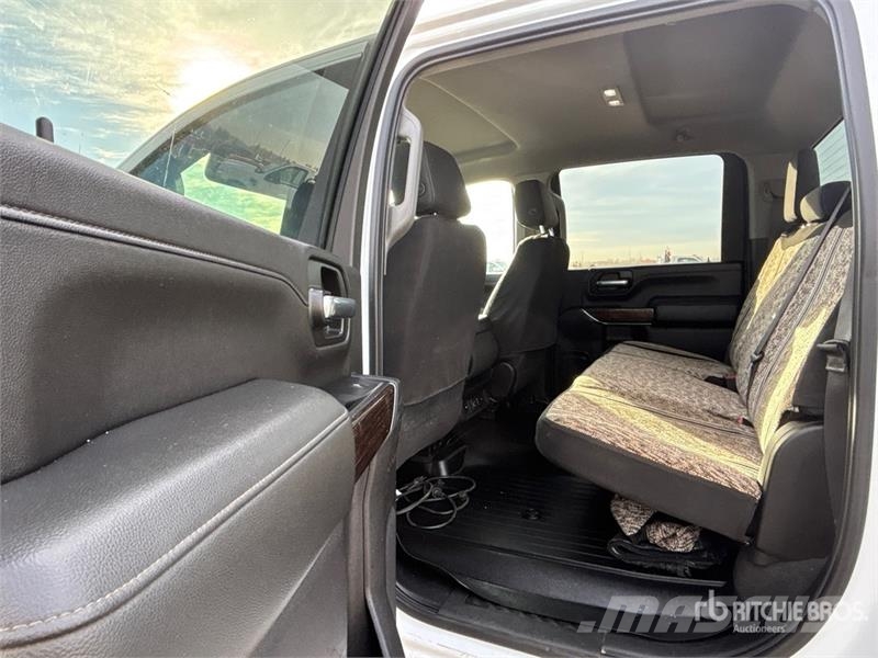 GMC Sierra 3500HD SLE 4x4 Crew Cab Pickup Otros