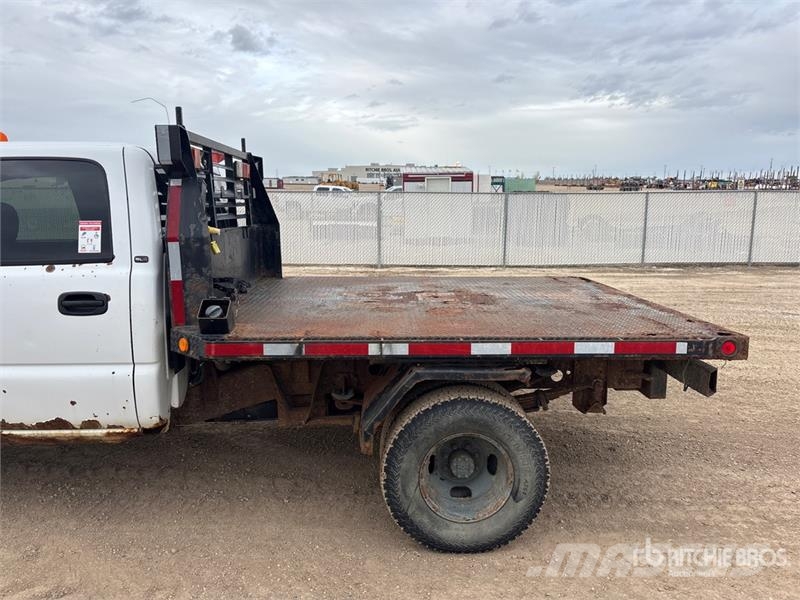 GMC Sierra 3500HD SLE 4x4 Crew Cab Flatbed Truck Platós / Ponyvás teherautók