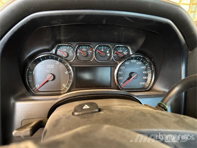 GMC Sierra 3500HD SLE 4x4 Crew Cab Pickup Iné