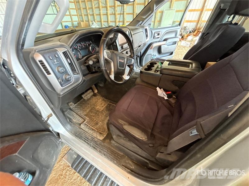 GMC Sierra 3500HD SLE 4x4 Crew Cab Pickup Iné