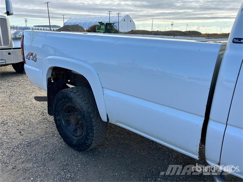 GMC Sierra 3500HD SLE 4x4 Crew Cab Pickup 其他