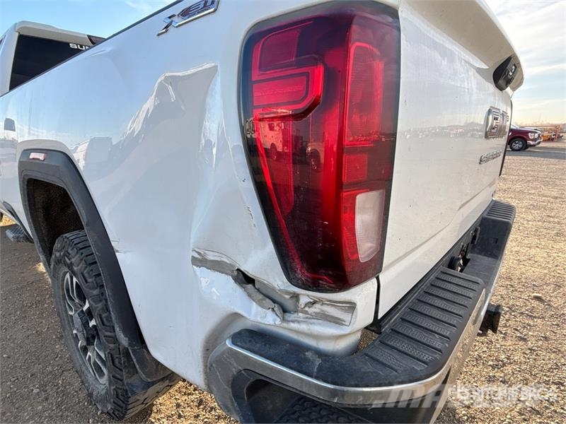 GMC Sierra 3500HD SLE 4x4 Crew Cab Pickup Otros