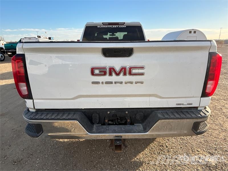 GMC Sierra 3500HD SLE 4x4 Crew Cab Pickup Otros