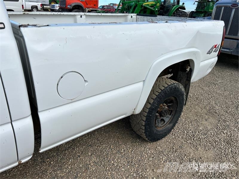 GMC Sierra 3500HD SLE 4x4 Crew Cab Pickup 其他