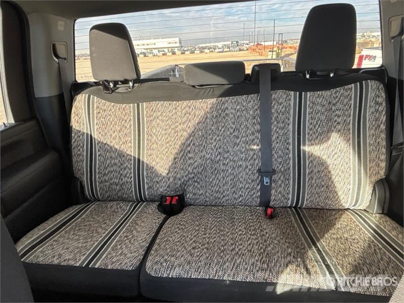 GMC Sierra 3500HD SLE 4x4 Crew Cab Pickup Otros