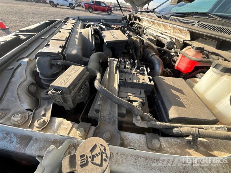 GMC Sierra 3500HD SLE 4x4 Crew Cab Pickup Otros