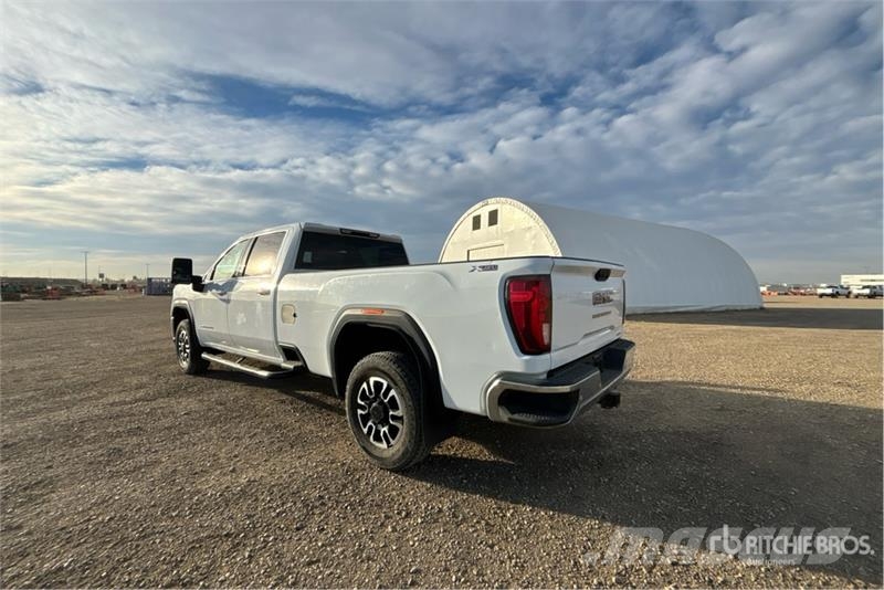 GMC Sierra 3500HD SLE 4x4 Crew Cab Pickup Otros