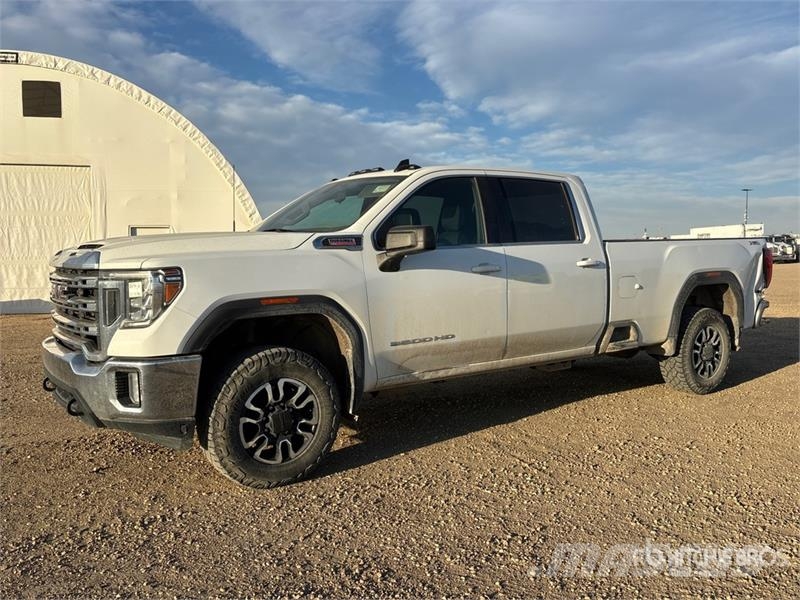 GMC Sierra 3500HD SLE 4x4 Crew Cab Pickup Otros