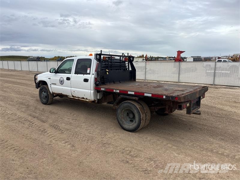GMC Sierra 3500HD SLE 4x4 Crew Cab Flatbed Truck Platós / Ponyvás teherautók