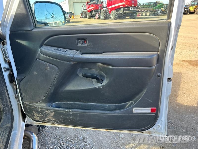 GMC Sierra 3500HD SLE 4x4 Crew Cab Pickup 其他