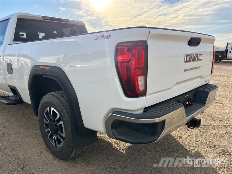 GMC Sierra 3500HD SLE 4x4 Crew Cab Pickup Otros