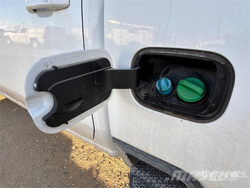 GMC Sierra 3500HD SLE 4x4 Crew Cab Pickup Otros