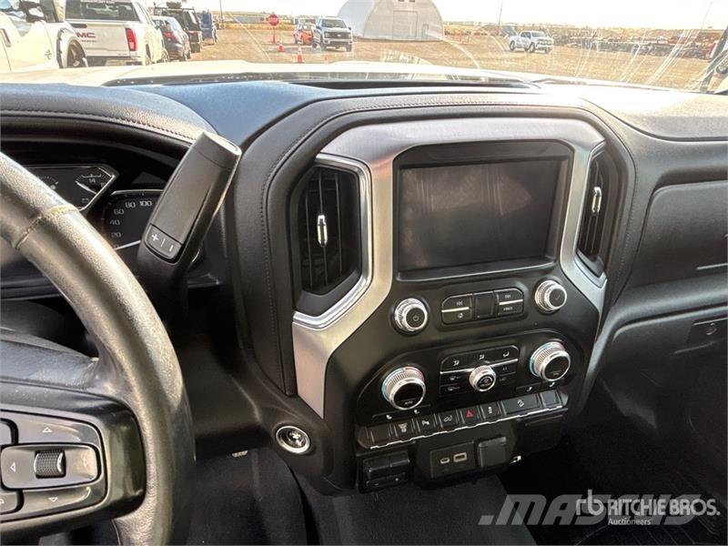GMC Sierra 3500HD SLE 4x4 Crew Cab Pickup Otros