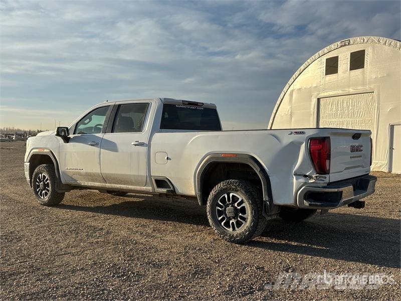 GMC Sierra 3500HD SLE 4x4 Crew Cab Pickup Otros