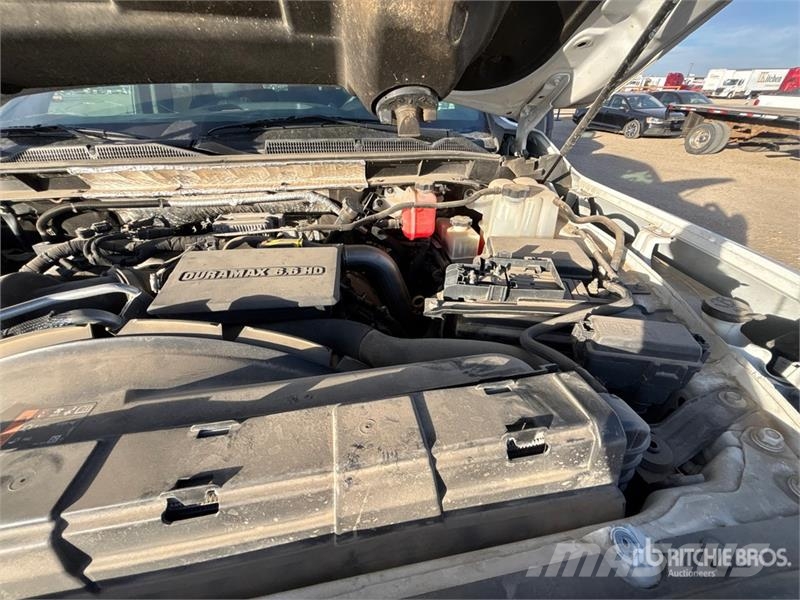 GMC Sierra 3500HD SLE 4x4 Crew Cab Pickup Otros