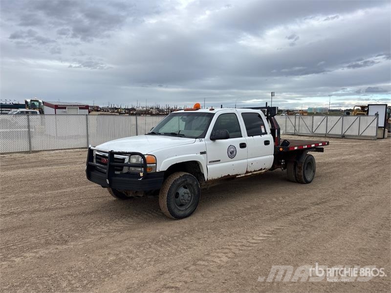 GMC Sierra 3500HD SLE 4x4 Crew Cab Flatbed Truck Platós / Ponyvás teherautók