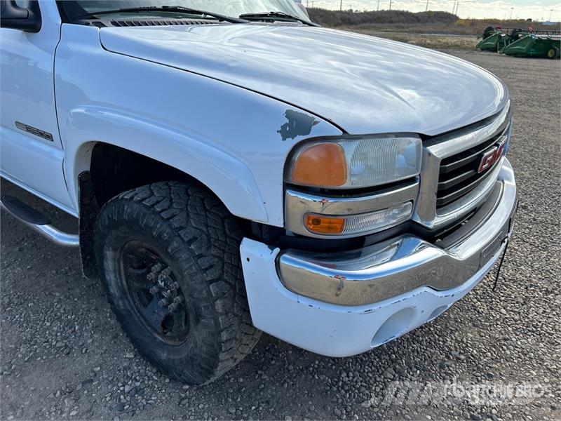GMC Sierra 3500HD SLE 4x4 Crew Cab Pickup 其他