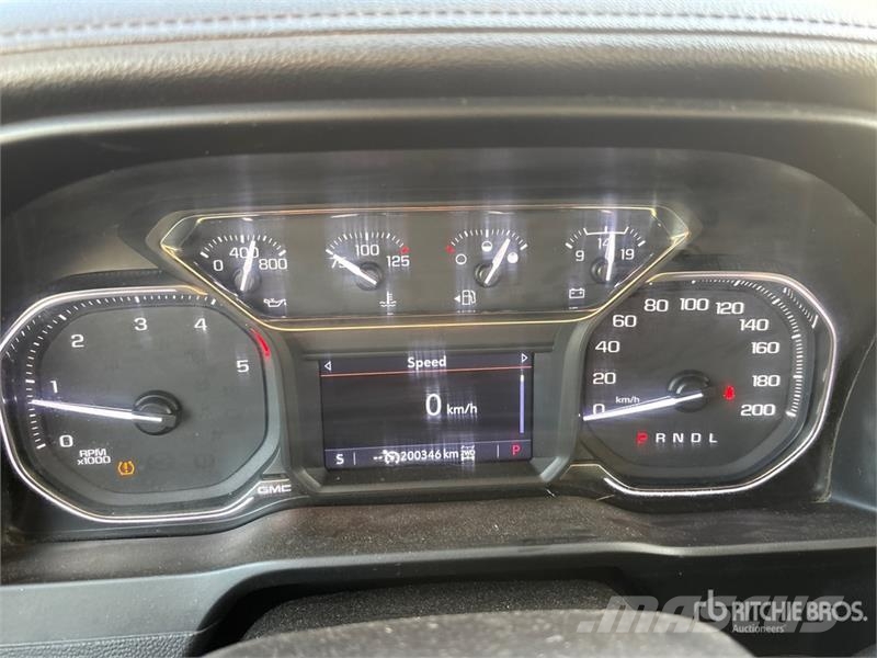 GMC Sierra 3500HD SLE 4x4 Crew Cab Pickup Otros