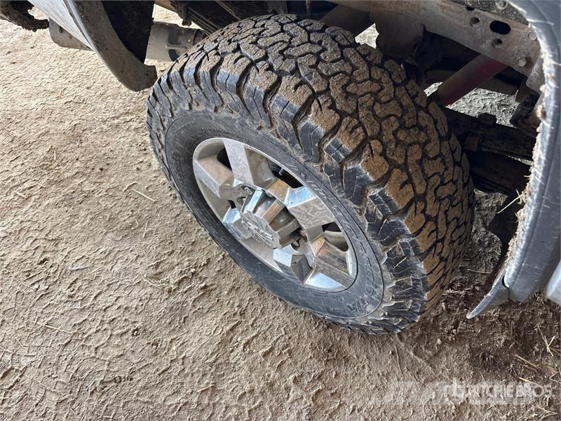 GMC Sierra 3500HD SLE 4x4 Crew Cab Pickup Iné