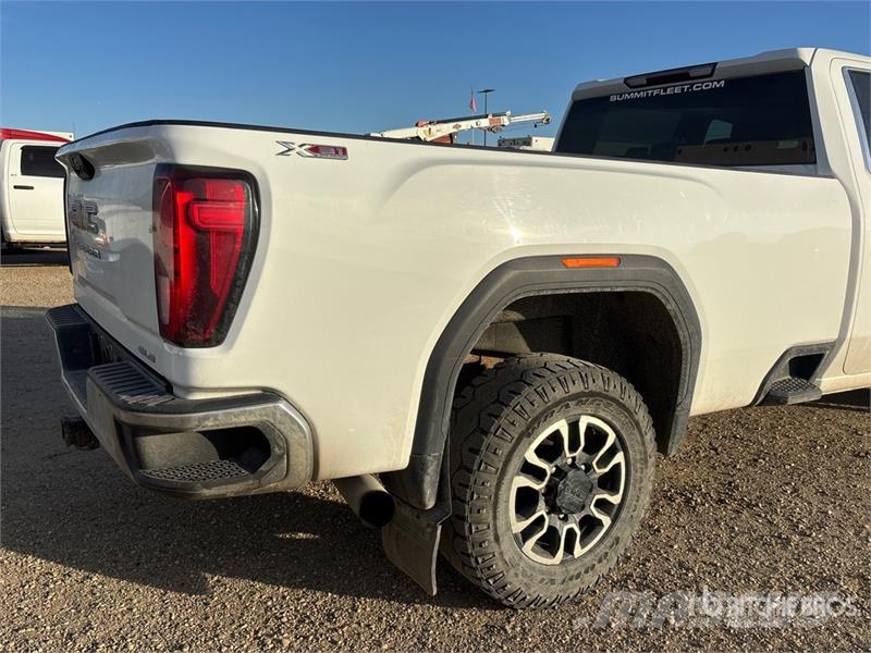 GMC Sierra 3500HD SLE 4x4 Crew Cab Pickup Otros