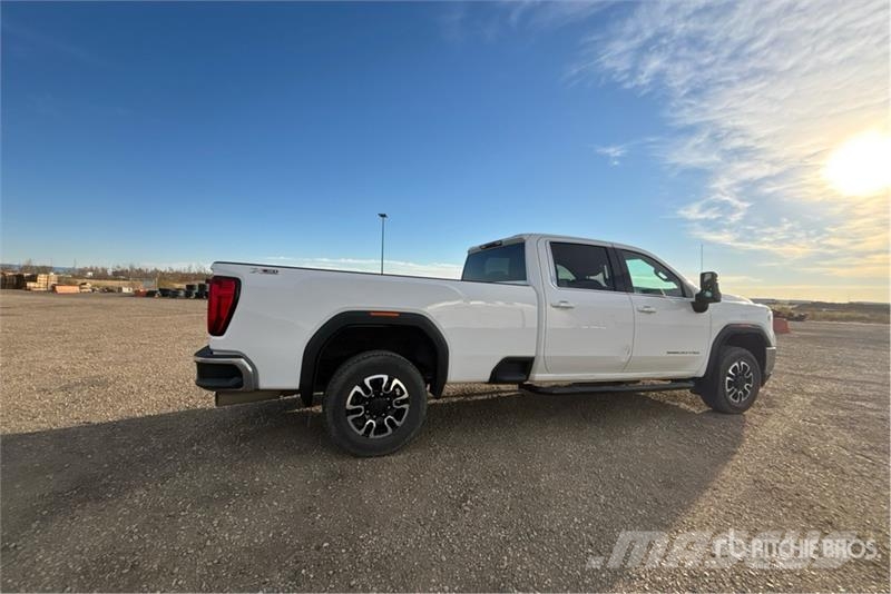 GMC Sierra 3500HD SLE 4x4 Crew Cab Pickup Otros