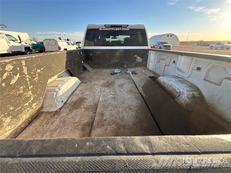 GMC Sierra 3500HD SLE 4x4 Crew Cab Pickup Otros