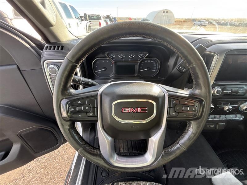 GMC Sierra 3500HD SLE 4x4 Crew Cab Pickup Otros