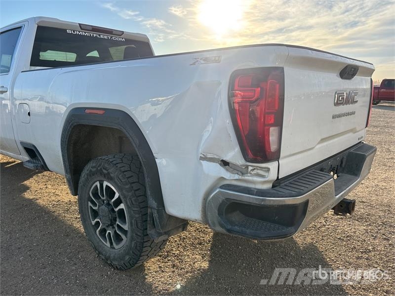 GMC Sierra 3500HD SLE 4x4 Crew Cab Pickup Otros