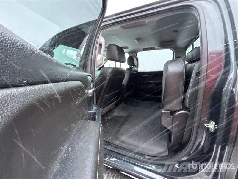 GMC Sierra 3500HD SLT 4x4 Crew Cab Pickup Anders