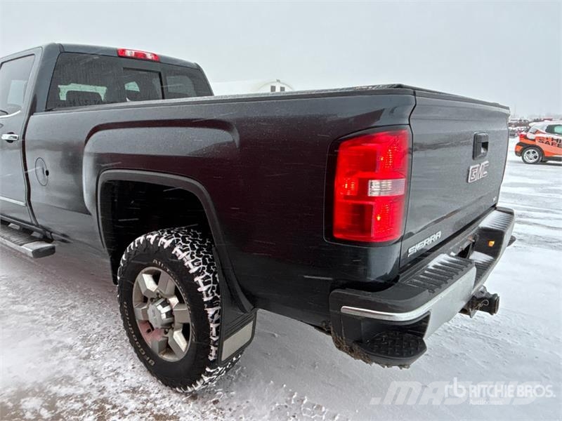 GMC Sierra 3500HD SLT 4x4 Crew Cab Pickup Anders