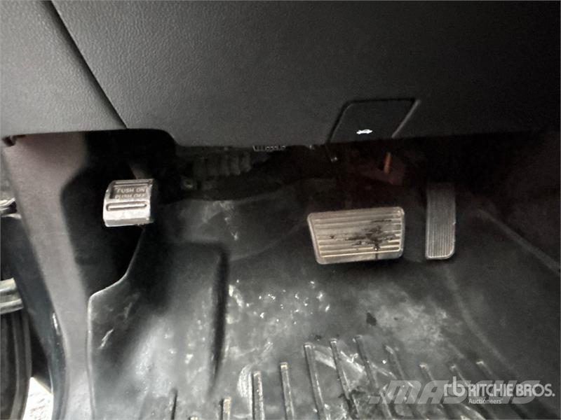 GMC Sierra 3500HD SLT 4x4 Crew Cab Pickup Anders
