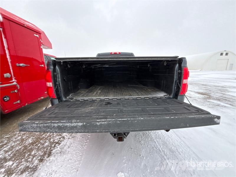 GMC Sierra 3500HD SLT 4x4 Crew Cab Pickup Anders