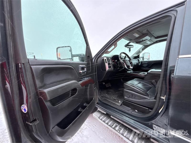 GMC Sierra 3500HD SLT 4x4 Crew Cab Pickup Anders
