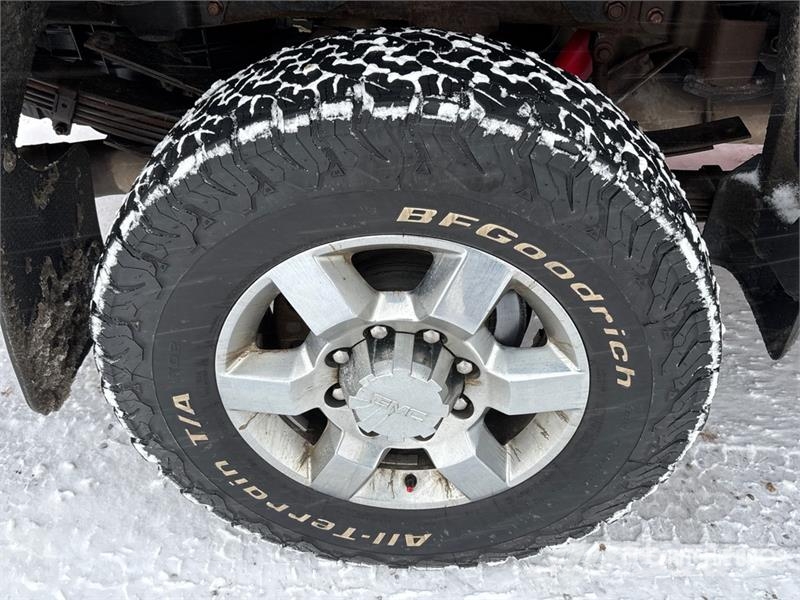 GMC Sierra 3500HD SLT 4x4 Crew Cab Pickup Anders