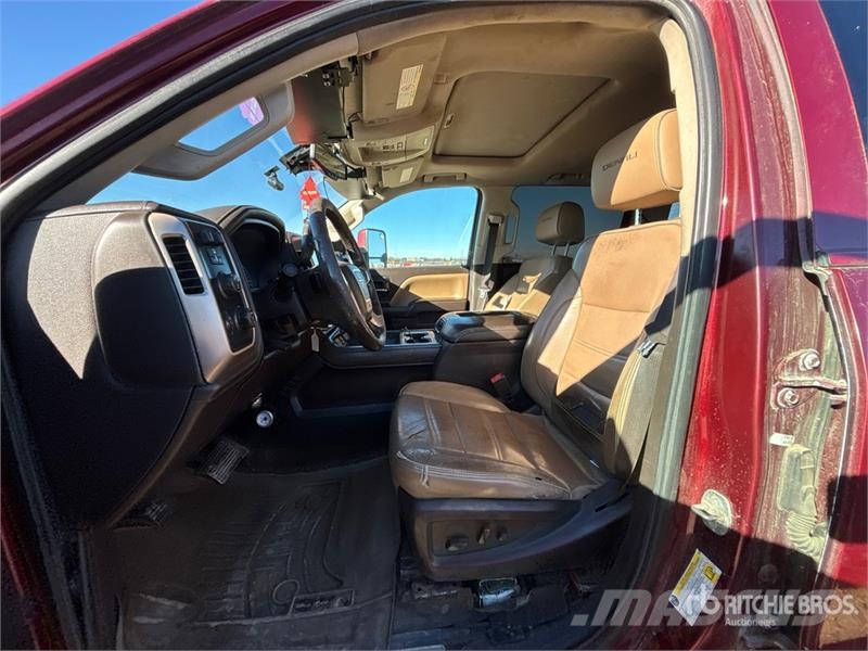 GMC Sierra Denali 4x4 Crew Cab Tow Truck Műszaki mentők