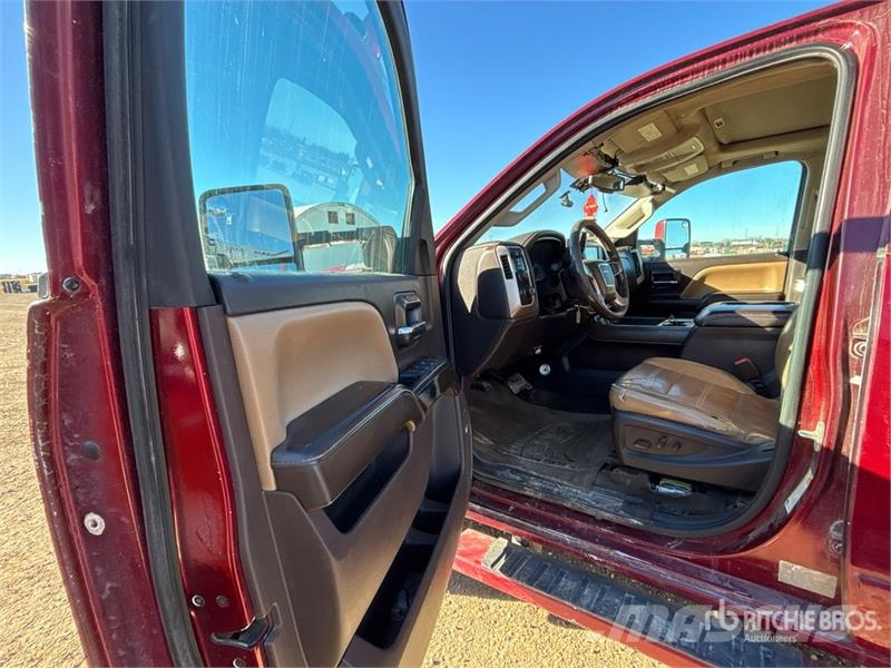 GMC Sierra Denali 4x4 Crew Cab Tow Truck Műszaki mentők