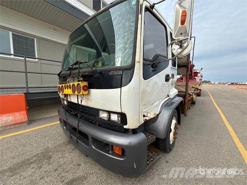 GMC T6500 4x2 Flatbed Truck (Inoperable) Plošinové nákladné automobily/nákladné automobily so sklápacími bočnicami