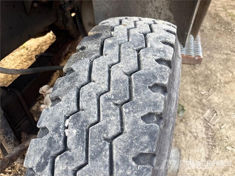 GMC T8500 6x4 Water Truck صهاريج مياه