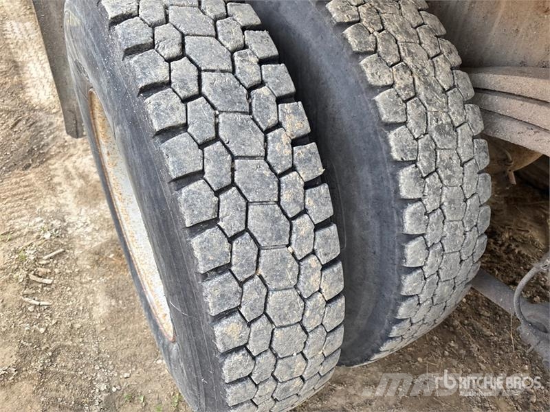 GMC T8500 6x4 Water Truck صهاريج مياه