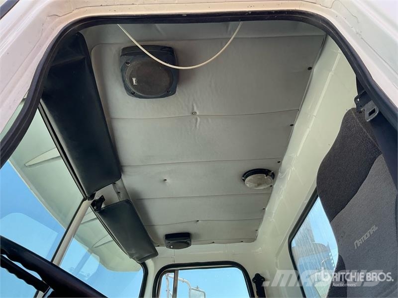 GMC T8500 6x4 Water Truck صهاريج مياه