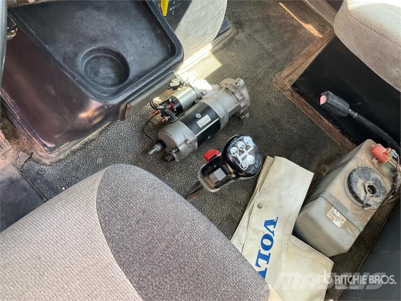 GMC T8500 6x4 Water Truck صهاريج مياه