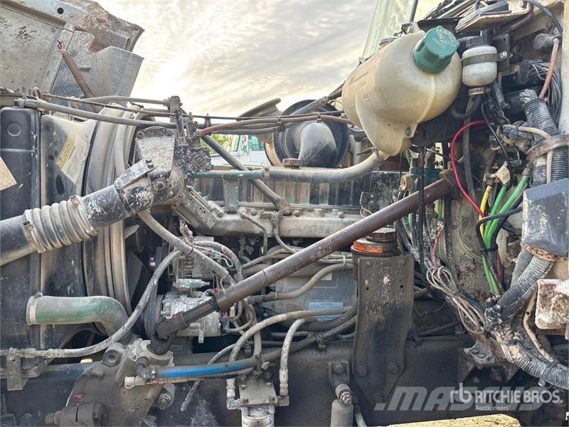 GMC T8500 6x4 Water Truck صهاريج مياه