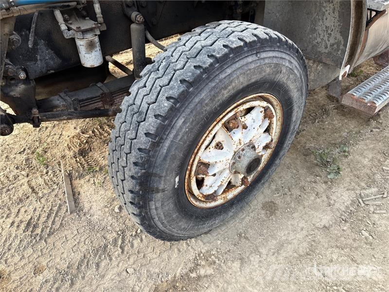 GMC T8500 6x4 Water Truck صهاريج مياه