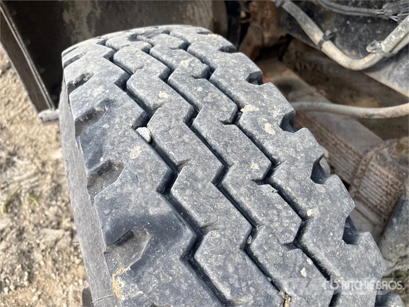 GMC T8500 6x4 Water Truck صهاريج مياه